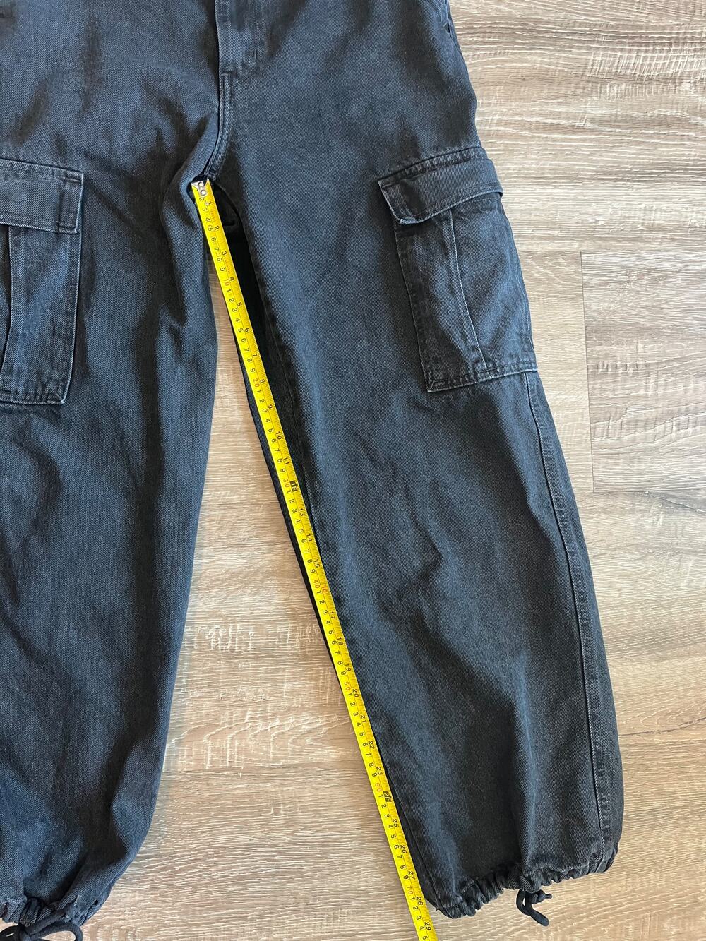 Levi’s 94 Baggy Women’s Size 29 Black Cargo Pockets Drawstring Hem - Picture 6 of 6